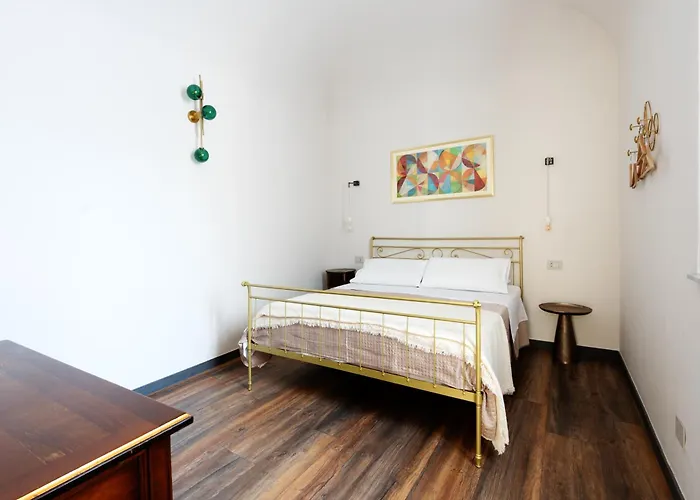 Lux Boutique לינה וארוחת בוקר 4*
