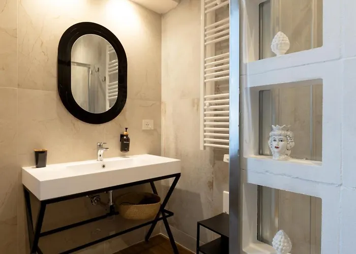לינה וארוחת בוקר Lux Boutique 4*